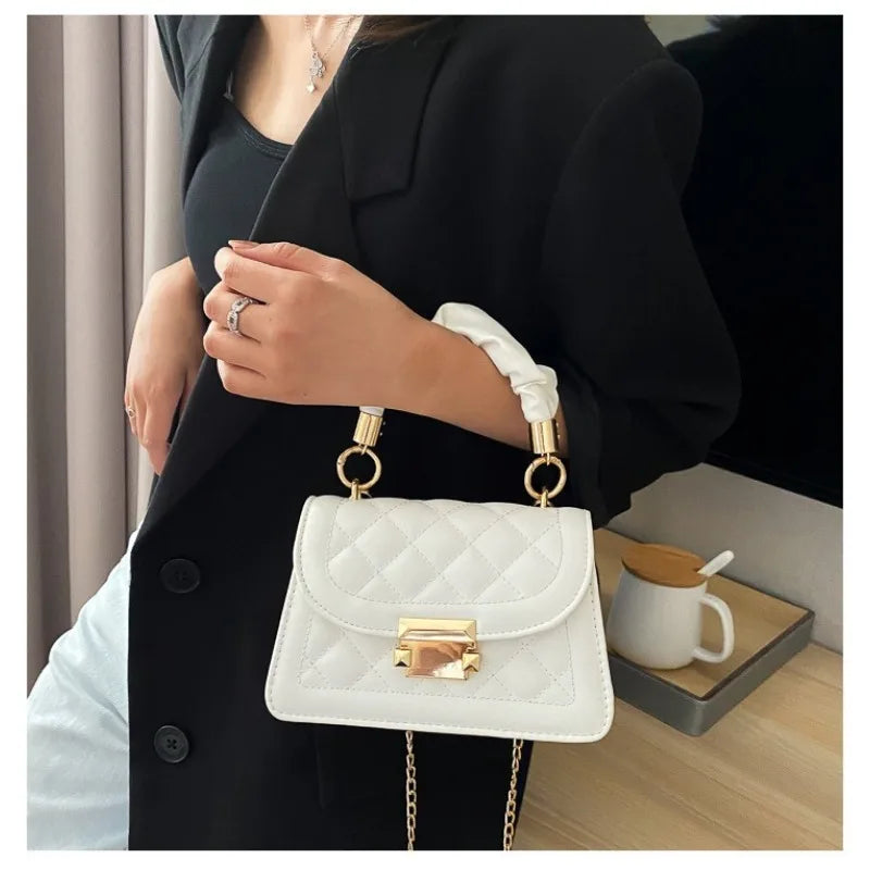 FASHIONABLE HANDBAG
